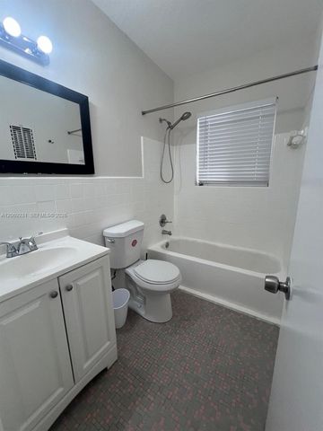 8271 Crespi Boulevard 5, Miami Beach, FL 33141
