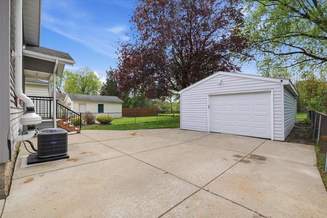 122 Tenny AVENUE, Waukesha, WI 53186