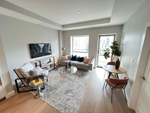 100 Shawmut Ave. 812, Boston, MA 02118