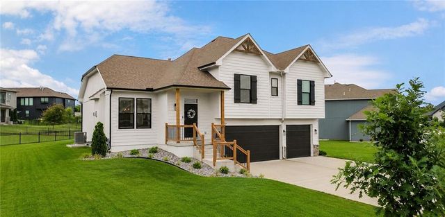 18911 Weaver Street, Spring Hill, KS 66083