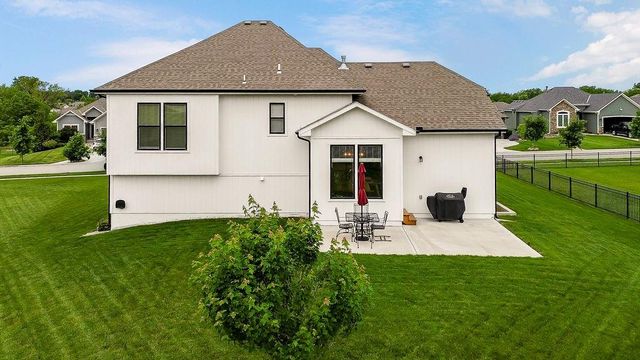 18911 Weaver Street, Spring Hill, KS 66083