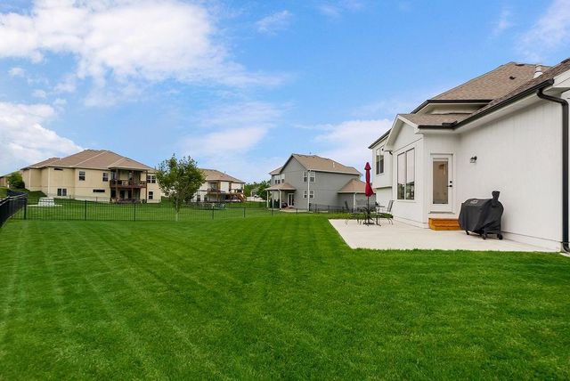 18911 Weaver Street, Spring Hill, KS 66083