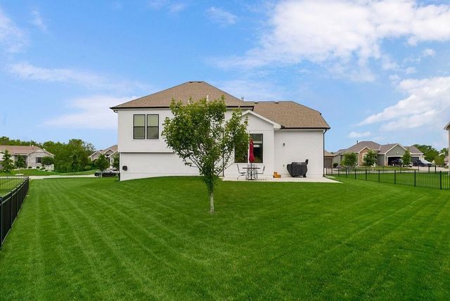 18911 Weaver Street, Spring Hill, KS 66083