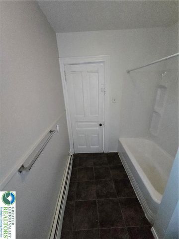 934 Ferry Street 2F, Easton, PA 18042