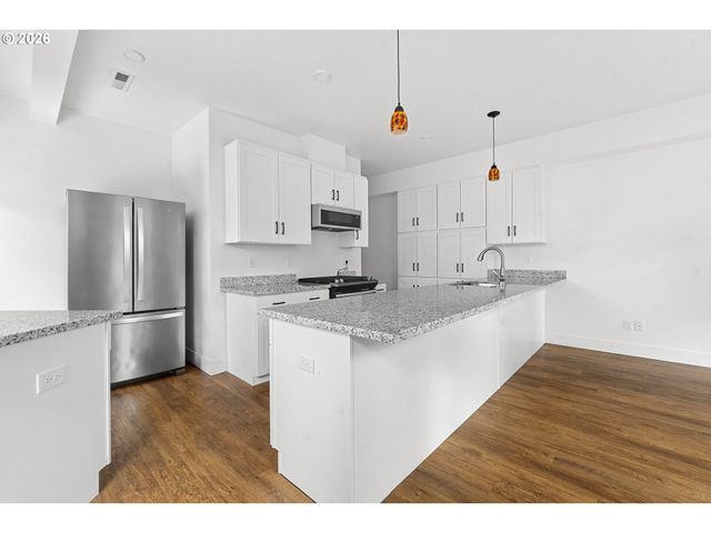 8780 Se FLAVEL St, Portland, OR 97266