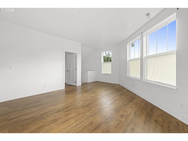 8780 Se FLAVEL St, Portland, OR 97266