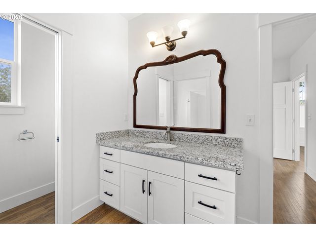 8780 Se FLAVEL St, Portland, OR 97266