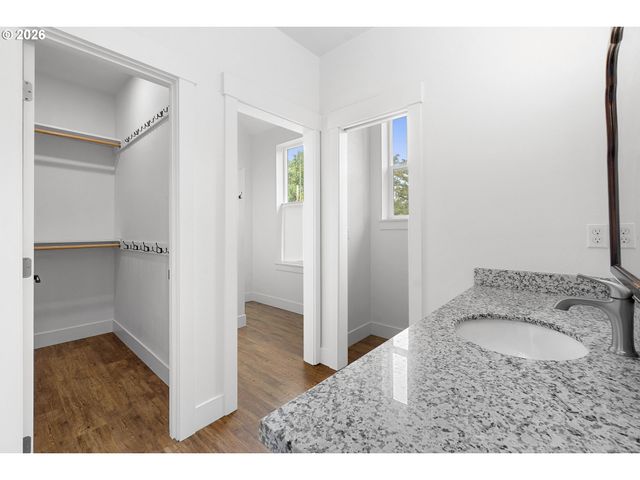 8780 Se FLAVEL St, Portland, OR 97266