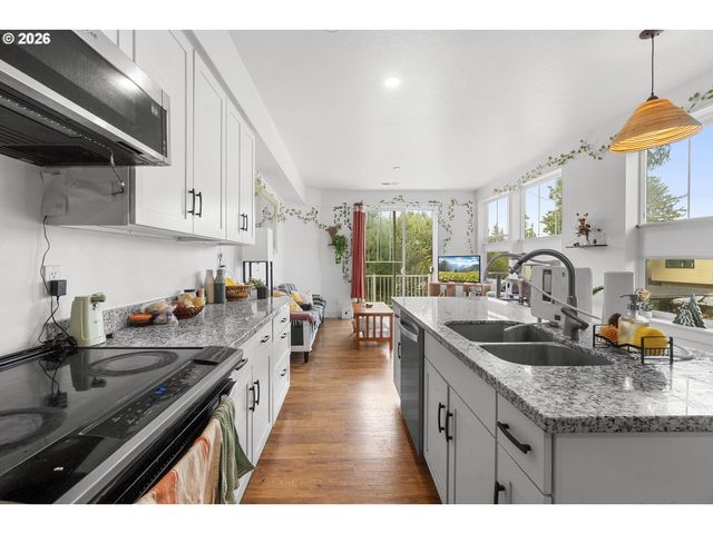 8780 Se FLAVEL St, Portland, OR 97266