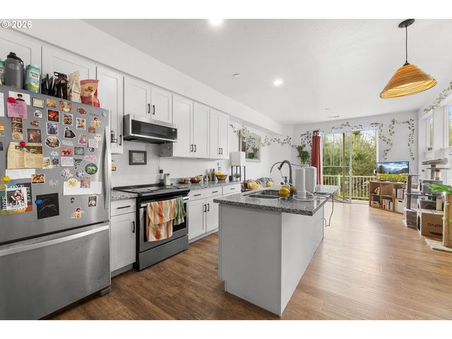 8780 Se FLAVEL St, Portland, OR 97266