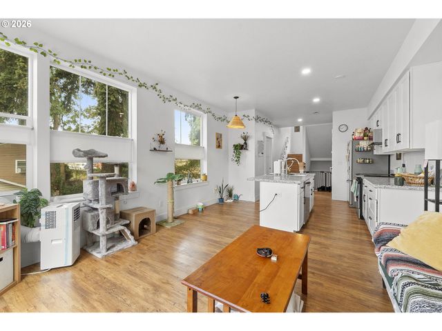 8780 Se FLAVEL St, Portland, OR 97266