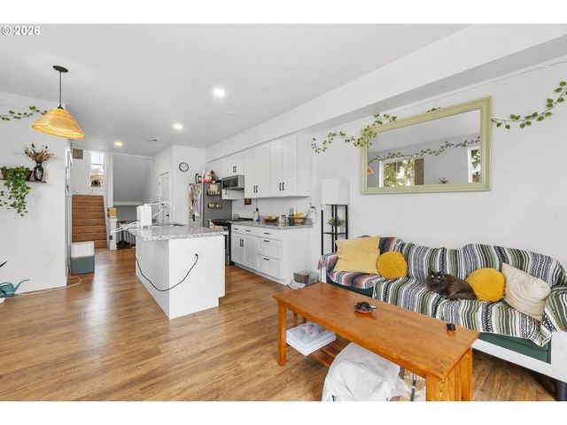 8780 Se FLAVEL St, Portland, OR 97266