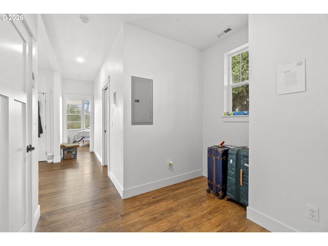 8780 Se FLAVEL St, Portland, OR 97266