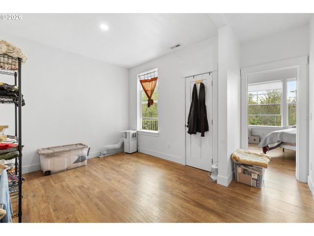 8780 Se FLAVEL St, Portland, OR 97266