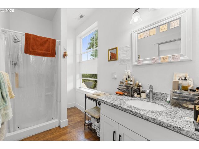 8780 Se FLAVEL St, Portland, OR 97266