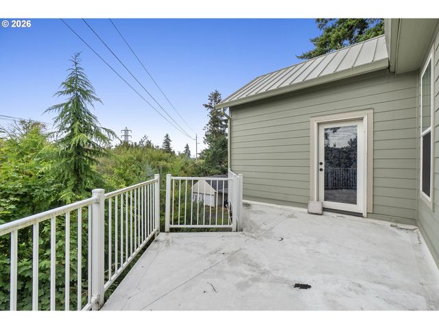 8780 Se FLAVEL St, Portland, OR 97266