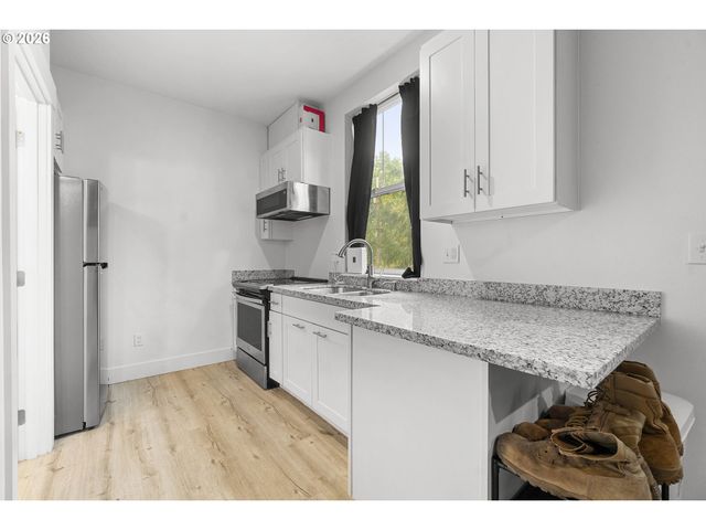 8780 Se FLAVEL St, Portland, OR 97266