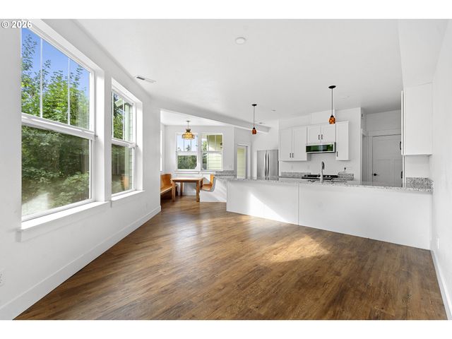 8780 Se FLAVEL St, Portland, OR 97266