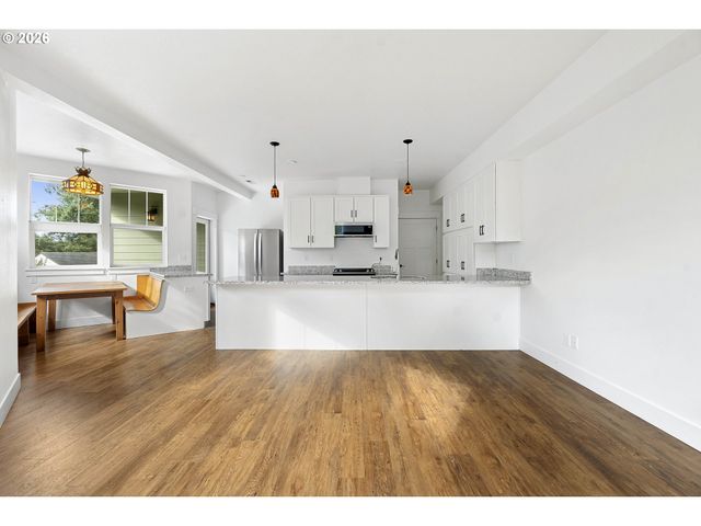 8780 Se FLAVEL St, Portland, OR 97266