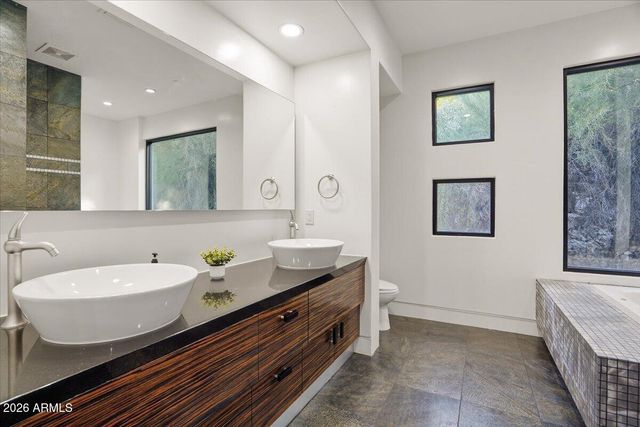 4550 E FOOTHILL Drive, Paradise Valley, AZ 85253