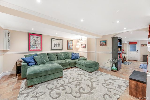 1918 Ditmars Boulevard, Astoria, NY 11105