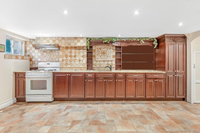1918 Ditmars Boulevard, Astoria, NY 11105