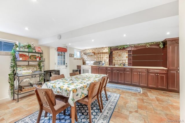 1918 Ditmars Boulevard, Astoria, NY 11105