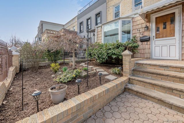 1918 Ditmars Boulevard, Astoria, NY 11105