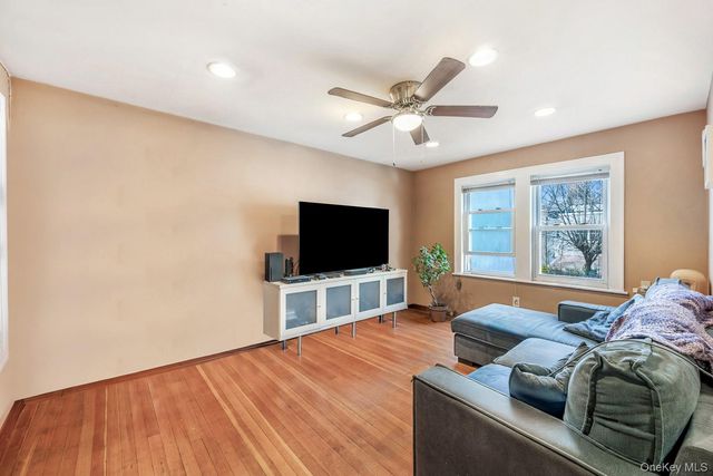 1918 Ditmars Boulevard, Astoria, NY 11105