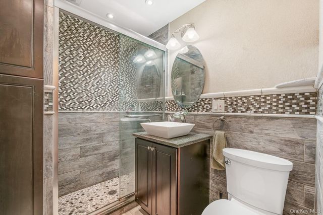 1918 Ditmars Boulevard, Astoria, NY 11105