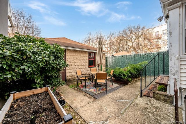 1918 Ditmars Boulevard, Astoria, NY 11105