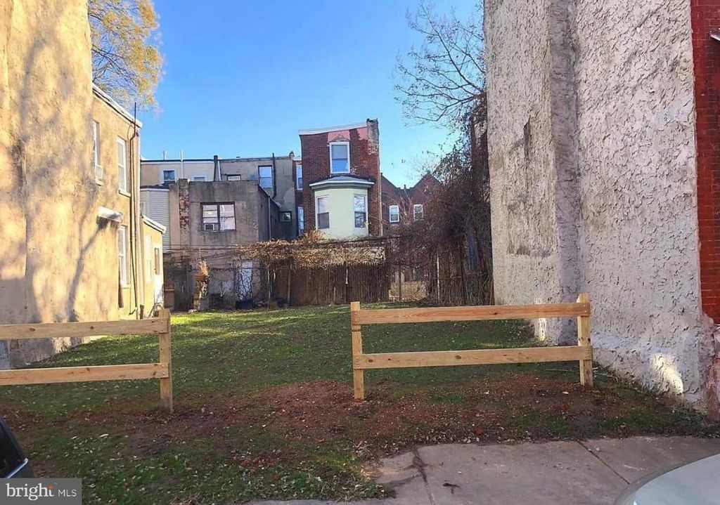 2105 N WOODSTOCK ST, PHILADELPHIA, PA 19121 — exterior