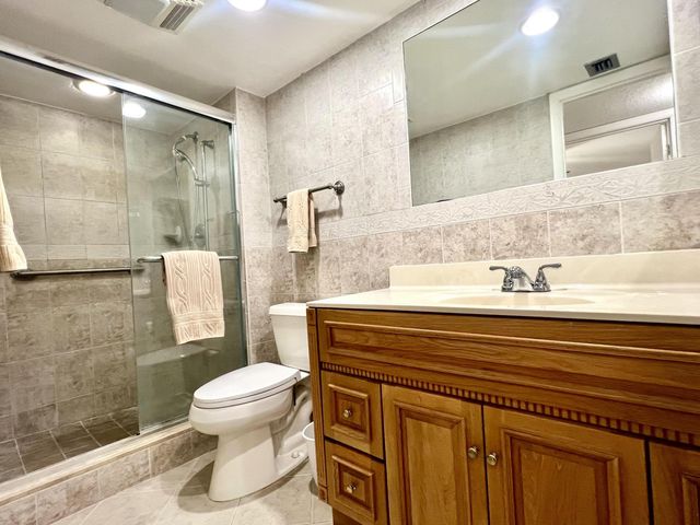 2026 Oakridge D, Deerfield Beach, FL 33442