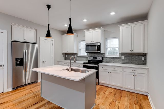 109E Duke St, Nashville, TN 37207