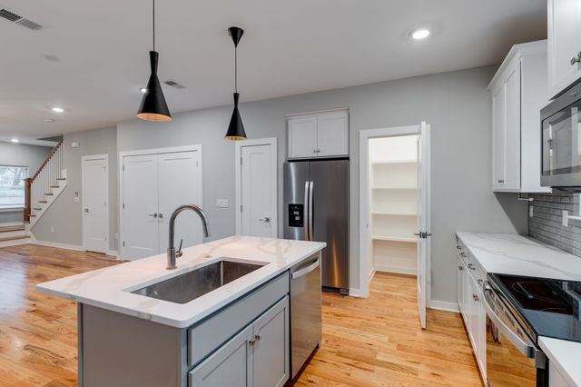 109E Duke St, Nashville, TN 37207