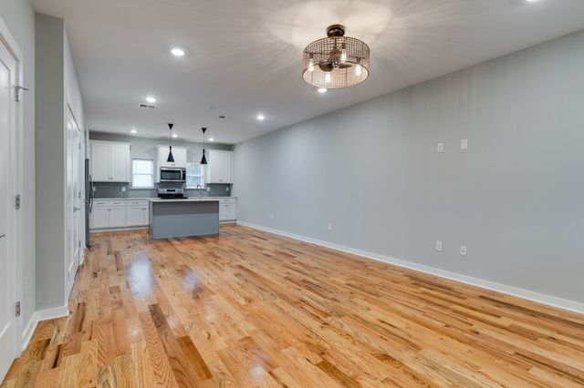 109E Duke St, Nashville, TN 37207