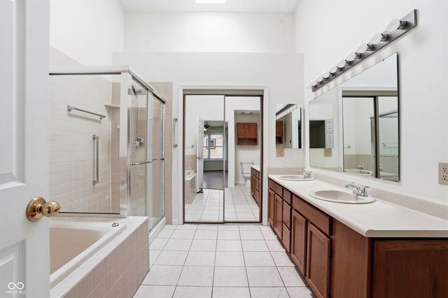 5201 Greenwillow Road, Indianapolis, IN 46226