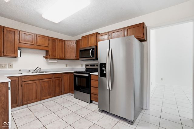 5201 Greenwillow Road, Indianapolis, IN 46226