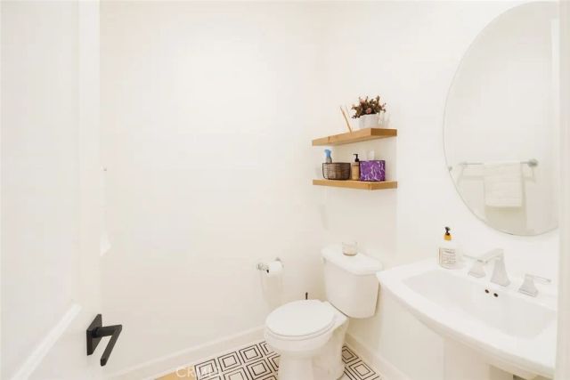 279 Barnes, Tustin, CA 92782