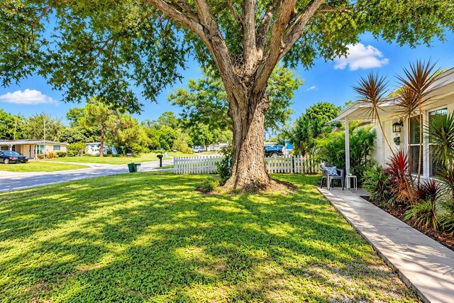 8514 93RD AVENUE, Seminole, FL 33777