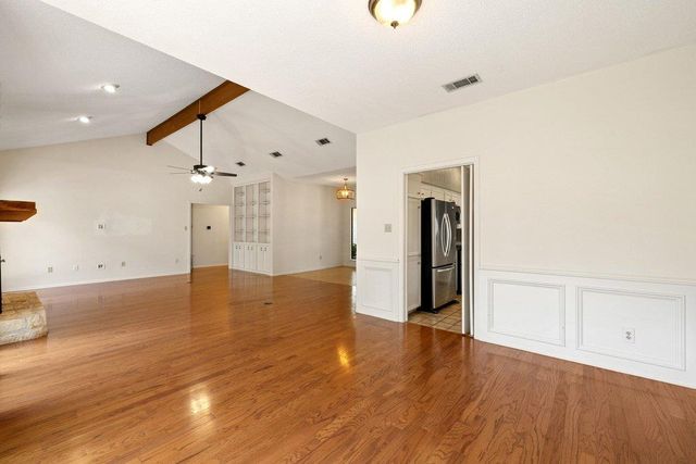 110 Blue Jay DR, Lakeway, TX 78734