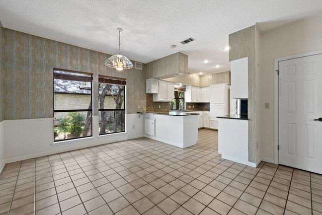 110 Blue Jay DR, Lakeway, TX 78734