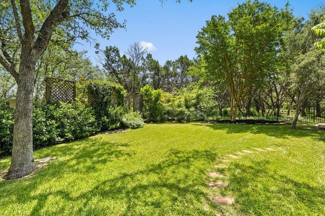 110 Blue Jay DR, Lakeway, TX 78734