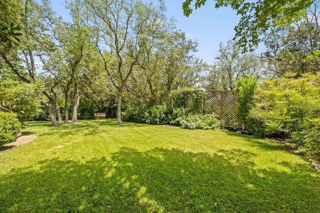 110 Blue Jay DR, Lakeway, TX 78734