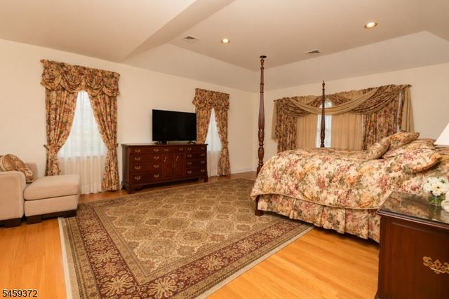 19 Westover Rd, Verona Twp., NJ 07044