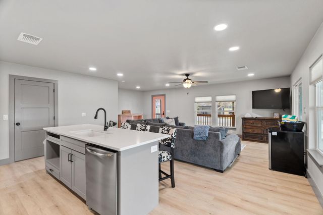 2028 Williams Lakeshore, Kingsland, TX 78639