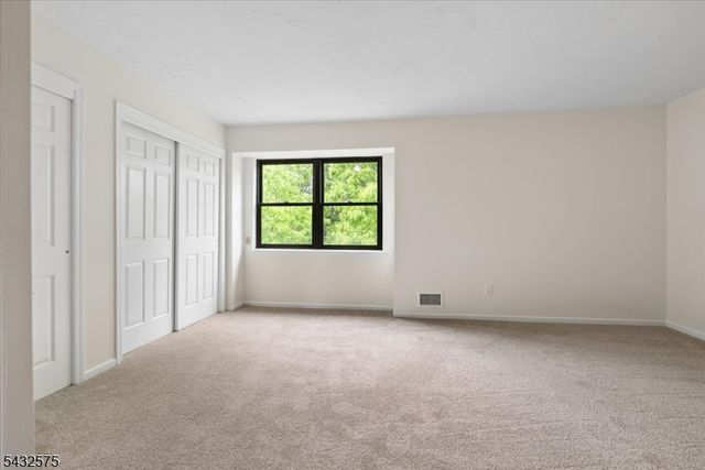 6001 N Oaks Blvd 6001, North Brunswick Twp., NJ 08902