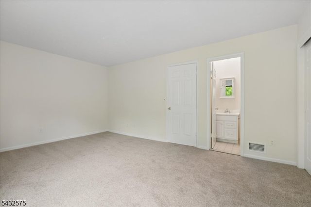 6001 N Oaks Blvd 6001, North Brunswick Twp., NJ 08902