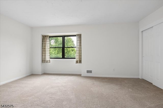 6001 N Oaks Blvd 6001, North Brunswick Twp., NJ 08902