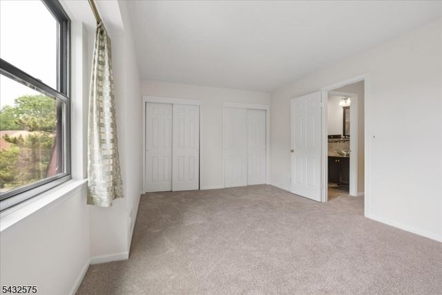 6001 N Oaks Blvd 6001, North Brunswick Twp., NJ 08902